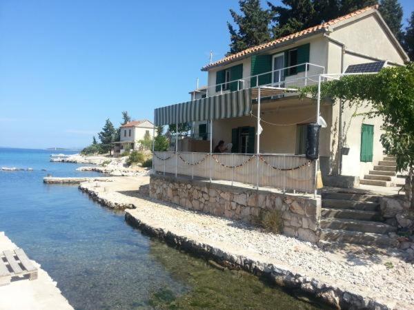 Villa Robinson House Zut Bizikovica Exterior foto